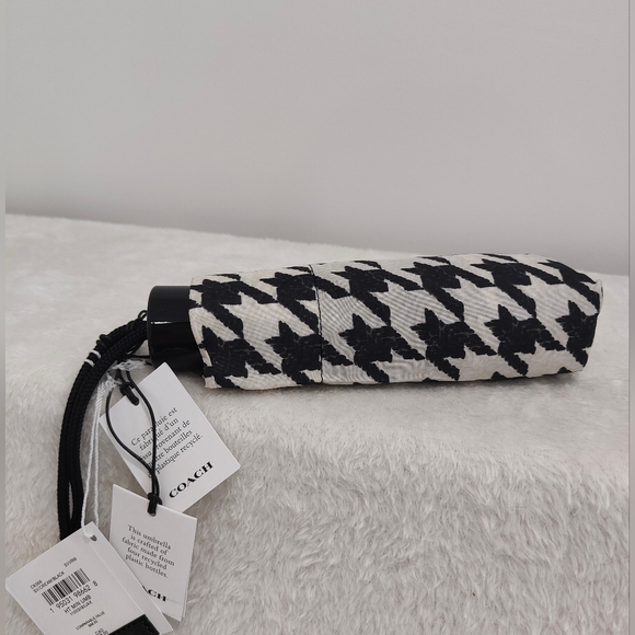 Mini Umbrella In Houndstooth Print - Picture 3 of 5